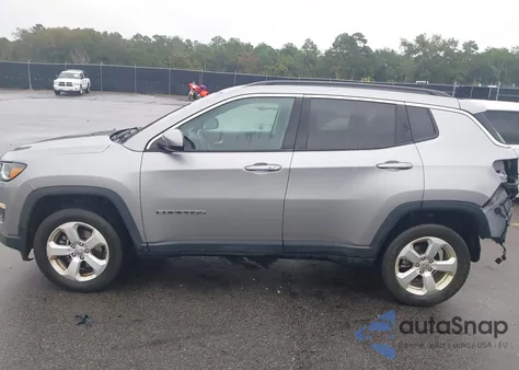 2018 Jeep Compass Latitude 4X4 z USA, uszkodzony, nr VIN 3C4NJDBB1JT331764